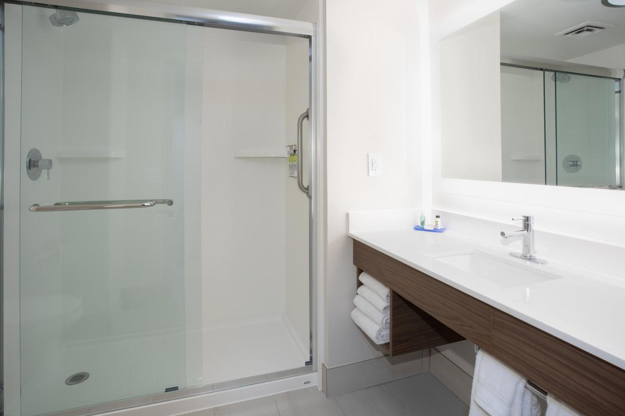 Standard Queen Room with Two Queen Beds,1282040320:JPEG