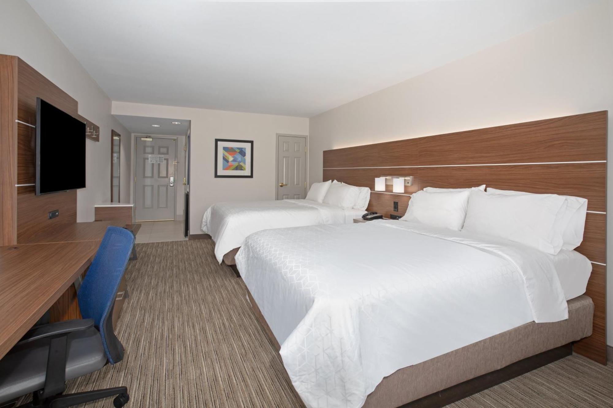 Standard Queen Room Two Queen Beds